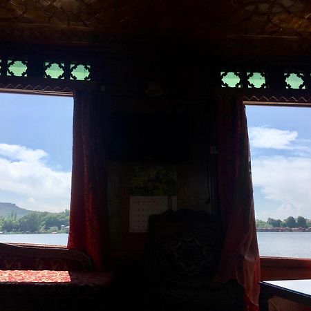 Houseboat Lily Of Nageen Srīnagar Exteriér fotografie