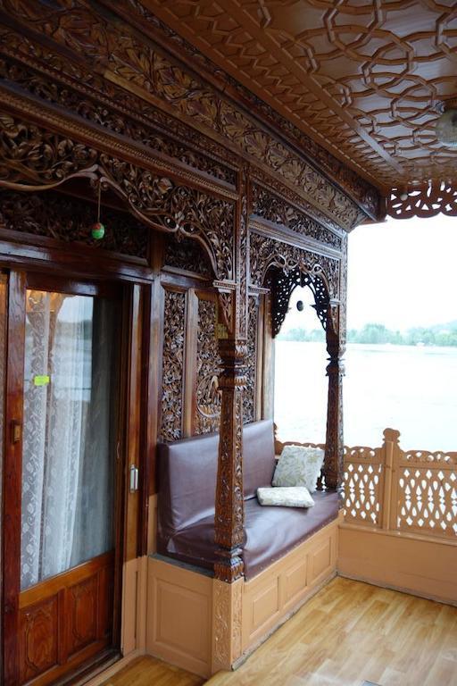 Houseboat Lily Of Nageen Srīnagar Exteriér fotografie