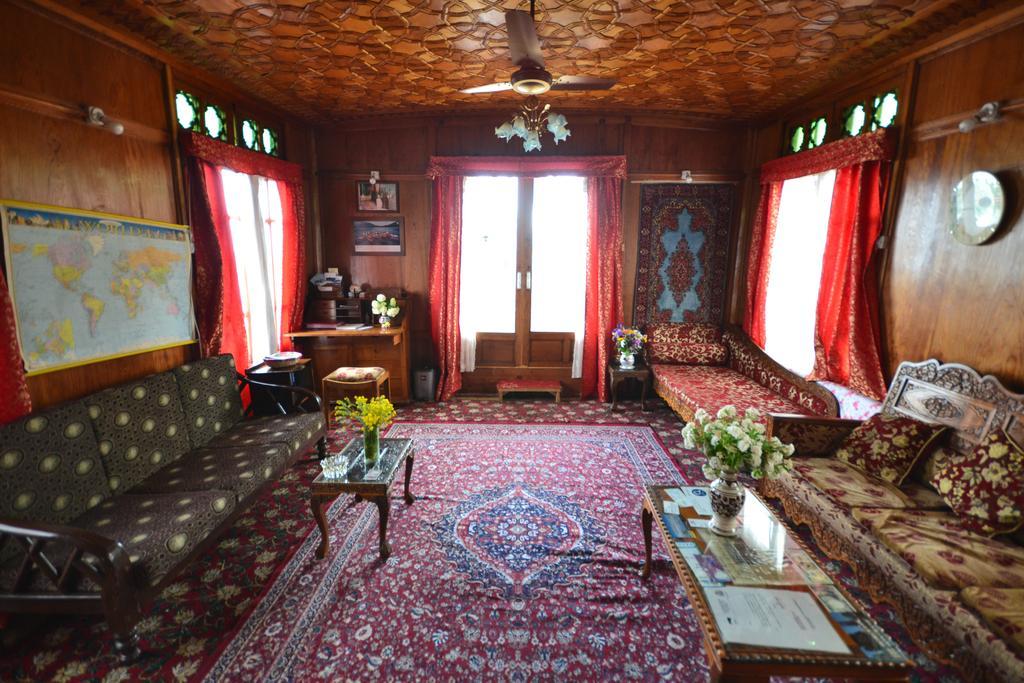 Houseboat Lily Of Nageen Srīnagar Exteriér fotografie